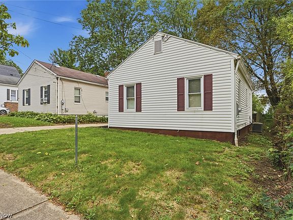 2nd image of 782 Saxon Ave