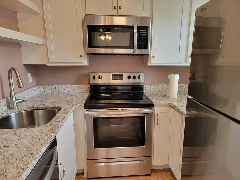 135 W Main St #5 — Photo 2