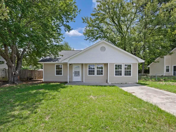 404 Greenlake Dr, Hopkins, SC 29061