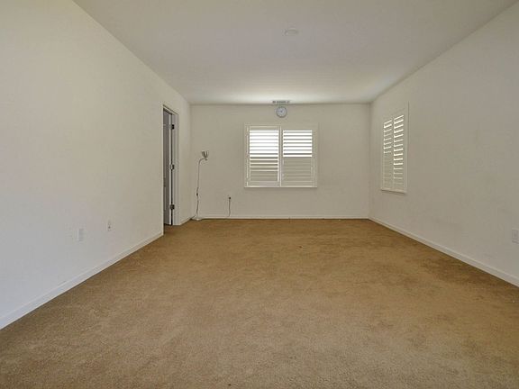 5th image of 2540 Lakeport Dr