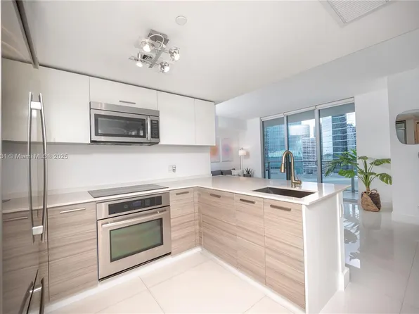 1300 Brickell Bay Dr APT 1601, Miami, FL 33131