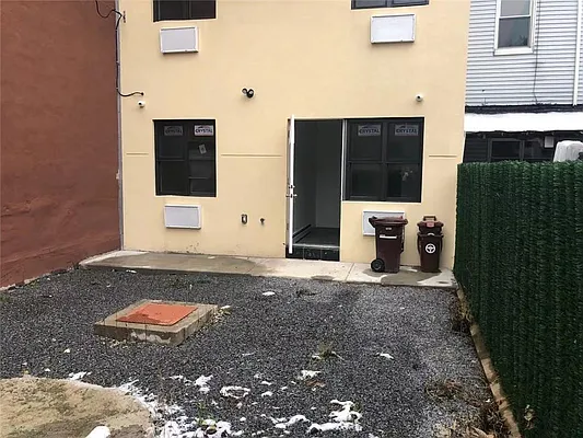 Sold by Remax Edge | media 7