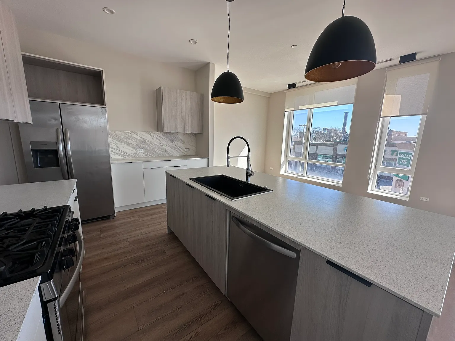 3 bed, 2000 sqft, $3,150 — Photo 2