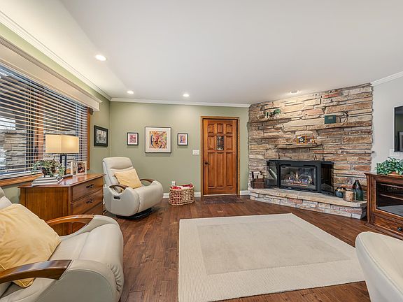 5th image of 2661 Northern Rd APT E