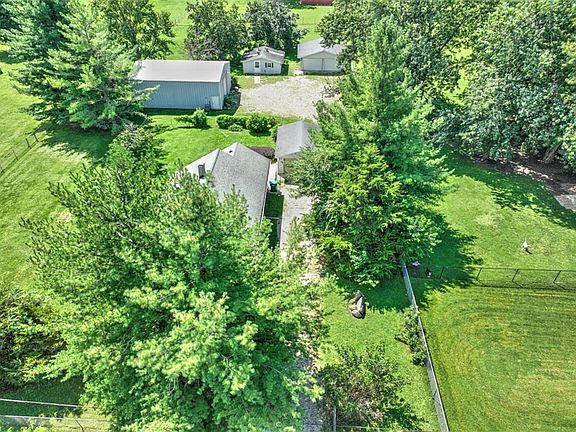 3rd image of 471 Tohill Rd