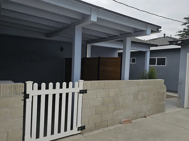 2451 Graydon Ave — Photo 17