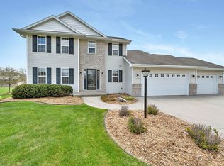2085 Bracton Rd, Suamico, WI 54313