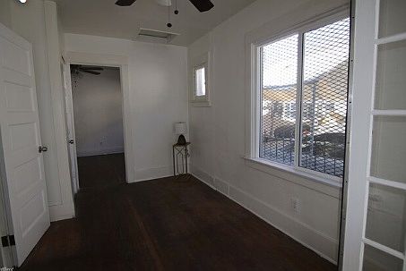 4th image of 1039 E 50th St