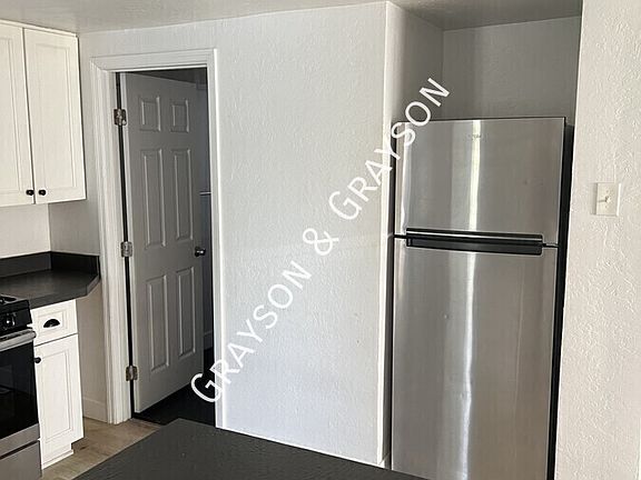 4th image of 1530 E Pierce St APT 4