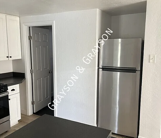 1530 E Pierce St #4 — Photo 3