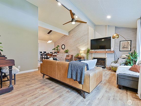 4th image of 6727 77th St Ct NW