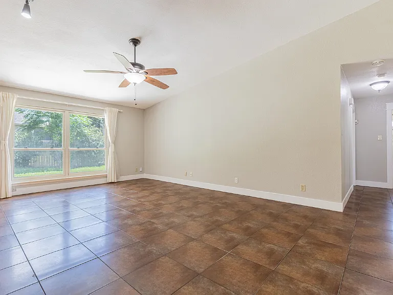 2331 Bluffridge St — Photo 4