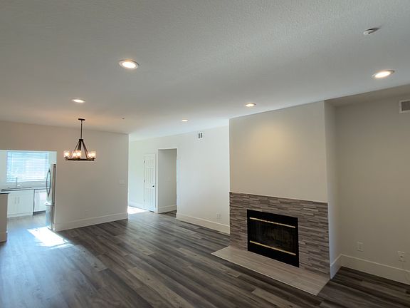 3rd image of 2588 Oak Rd APT 140