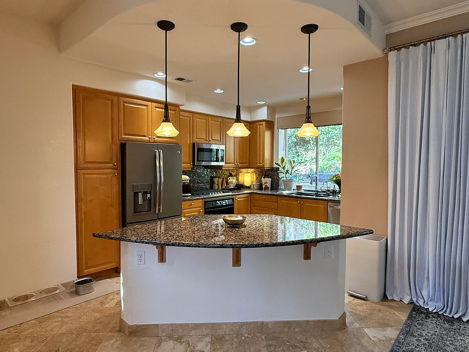 3 bed, 1705 sqft, $5,695 — Photo 4