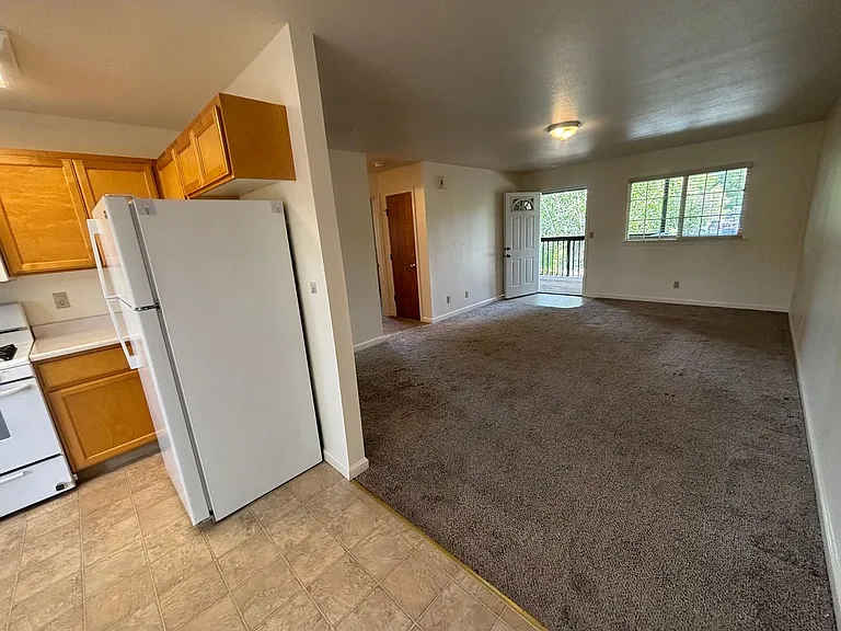 1461 Larissa Cir — Photo 11
