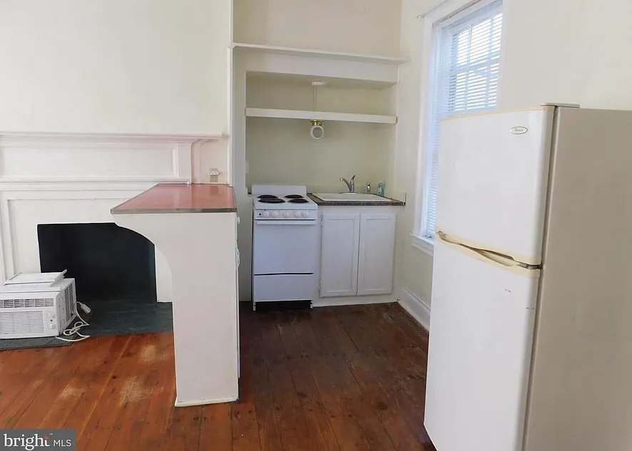 Studio, 600 sqft, $900 — Photo 4