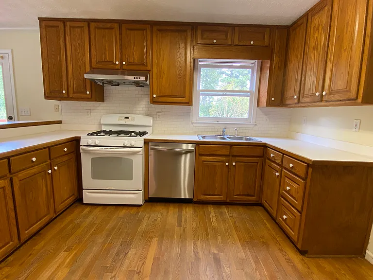 1188 Westchester Dr — Photo 8