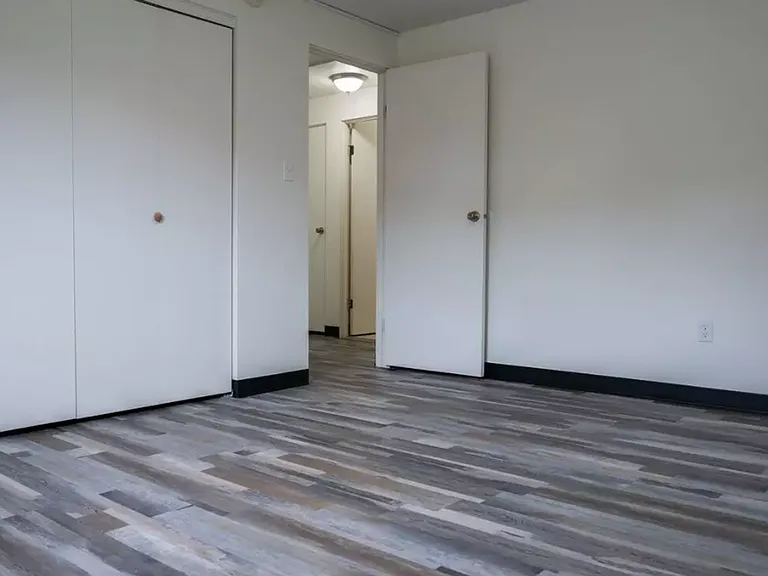 549 Farview Dr — Photo 3