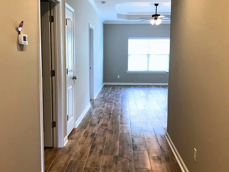 103 Marshall Ct — Photo 2
