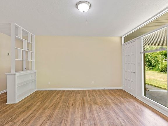 3rd image of 3137 Ellis Ave