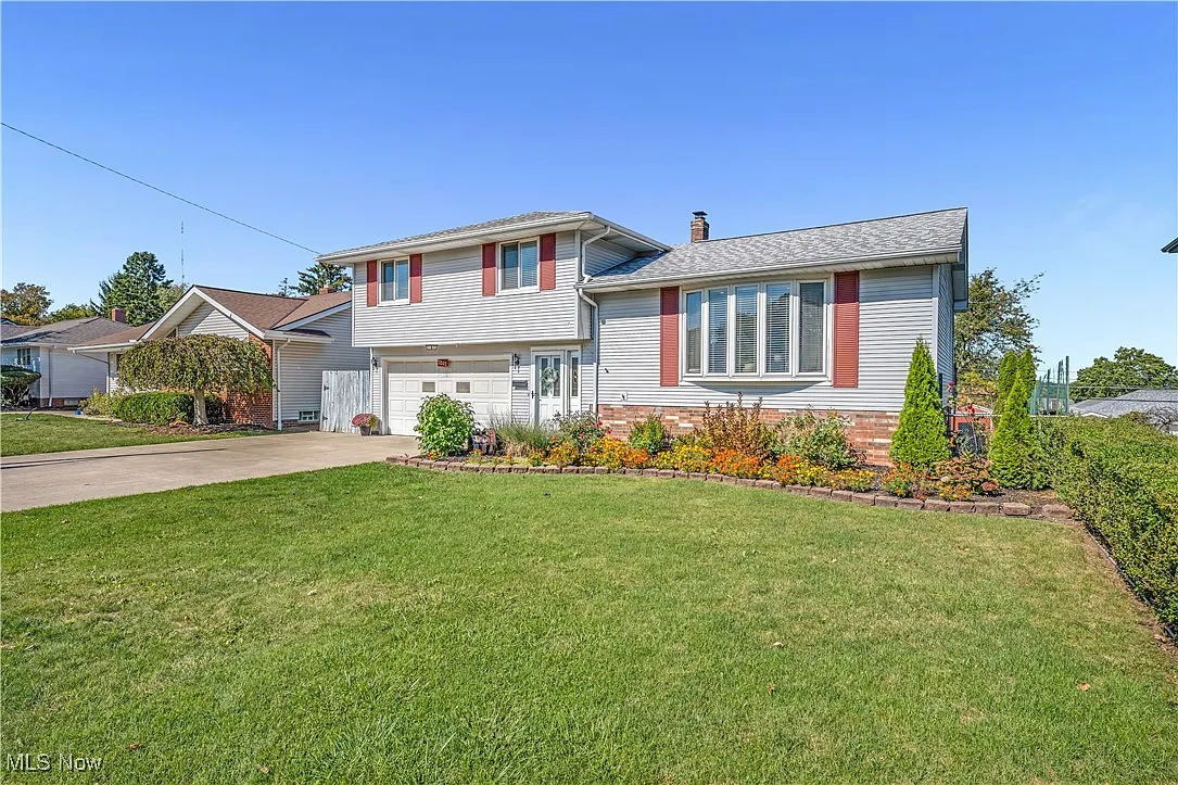 3262 Marda Dr photo 1