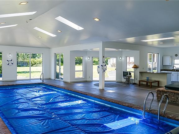 4th image of 700 Woodbury Way