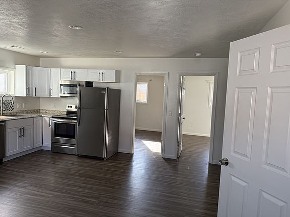 4th image of 610 N Absaroka St