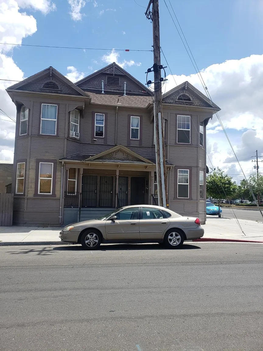 102 N Aurora St photo 1