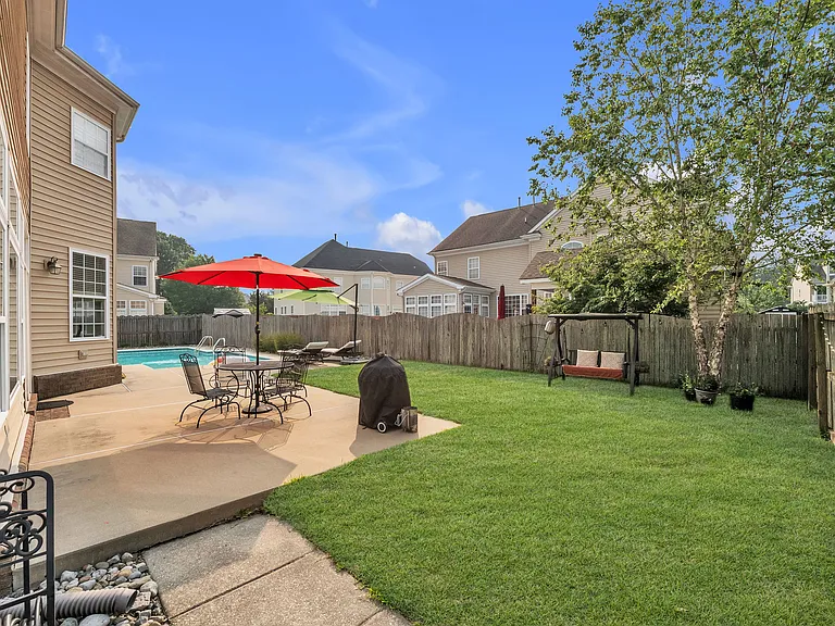 2404 Caitlan Loch Ln — Photo 36