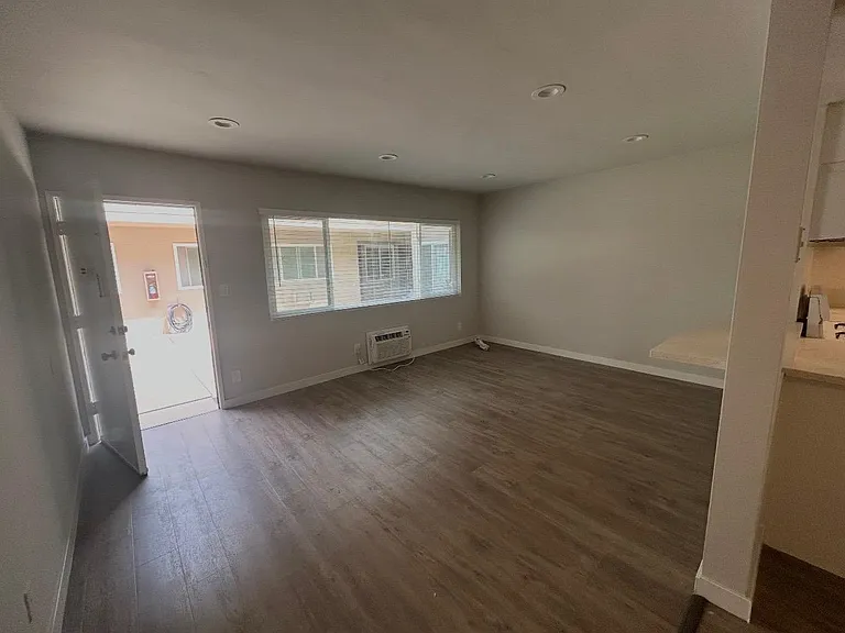 15034 Burbank Blvd — Photo 12