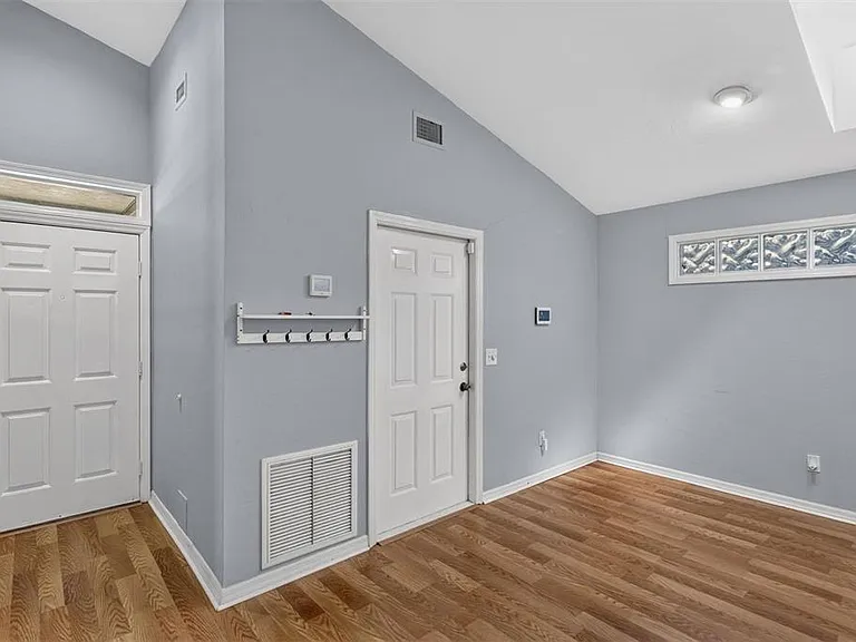 2115 SW 72nd St — Photo 5