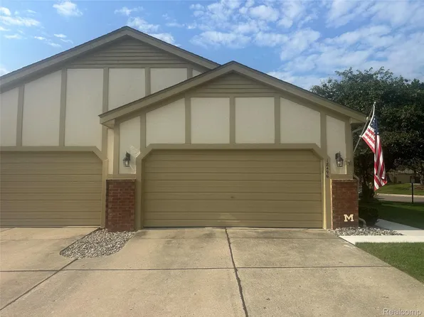 18496 Valleybrook Ln, Clinton Township, MI 48038