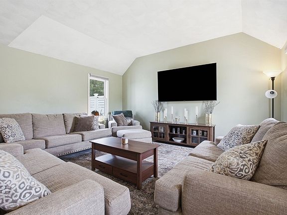 5th image of 3301 Pouliot Pl