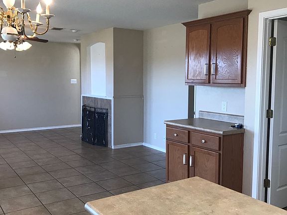 4th image of 236 Roadrunner Ave