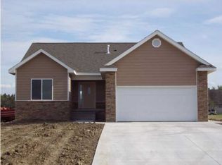 303 Prairie Pointe Ct, Hillsboro, KS 67063