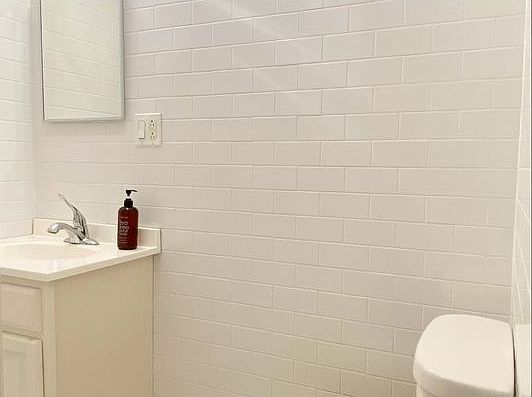 5th image of 447 52nd St #2