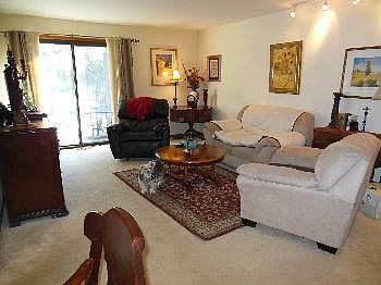 5th image of 340 Essex Ct