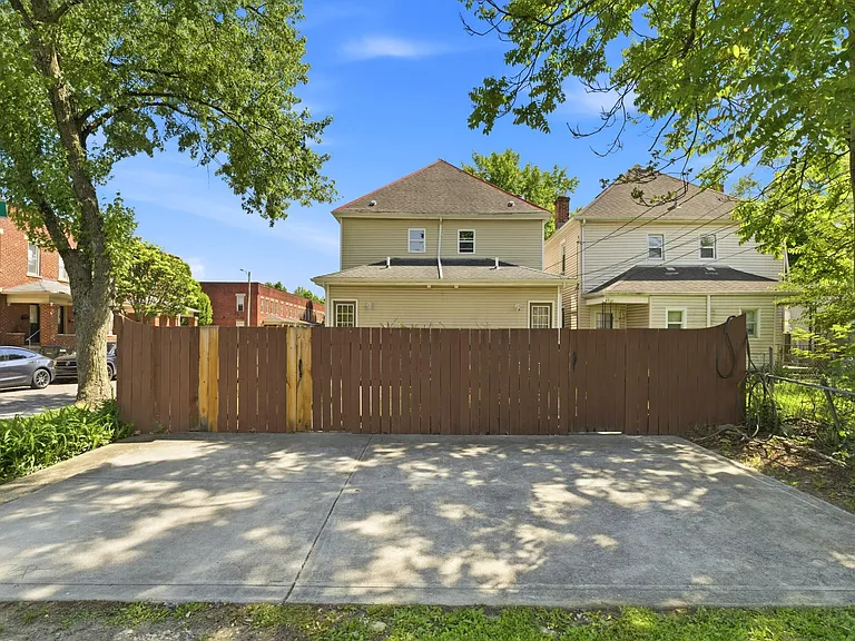396 E Mithoff St — Photo 36