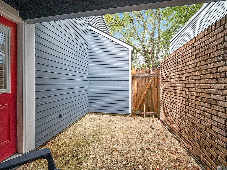 1329 Harwich Dr — Photo 15
