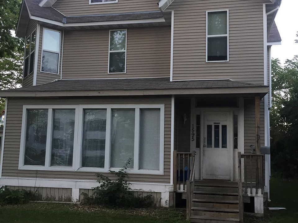 Unit #2 on second level is available for rent. Everything bu