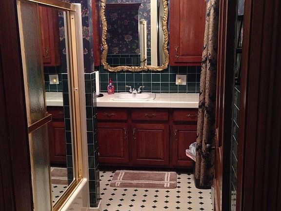 Upstairs shared bath