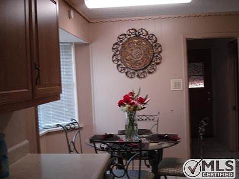 4th image of 828 Dennis Dr