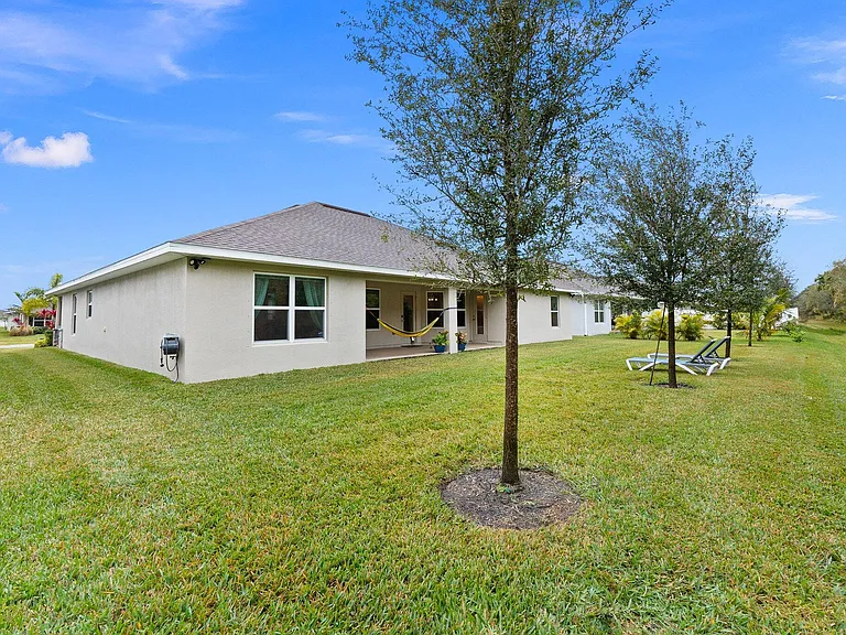 8324 Amalfi Cir — Photo 50