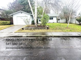 1202 SW Viola Dr, Grants Pass, OR 97526