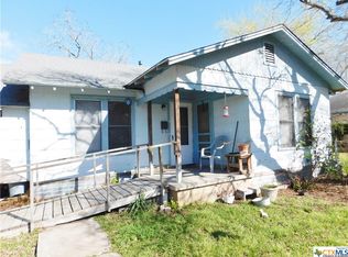 615 Qualls St, Gonzales, TX 78629
