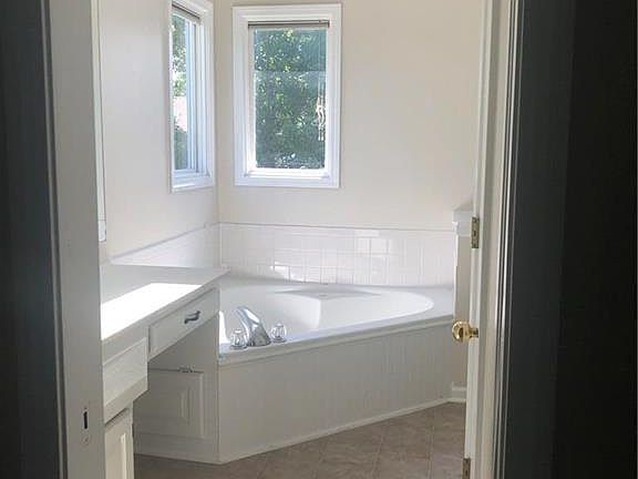 4th image of 1037 SE Cape Dr