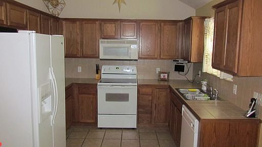 2nd image of 920 Beaumont Sq