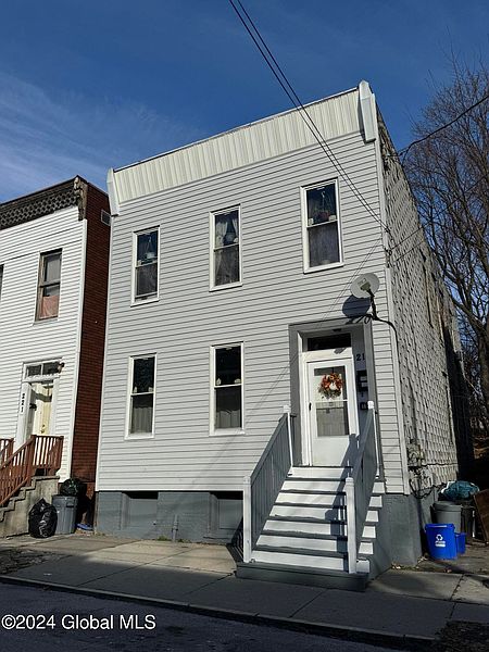 2nd image of 219 1st Street