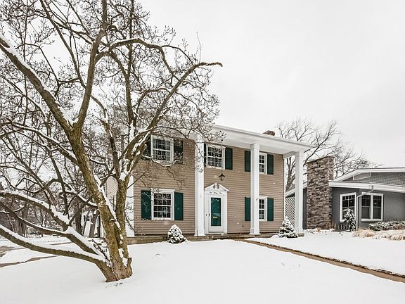 2nd image of 1031 Lakeside Dr SE