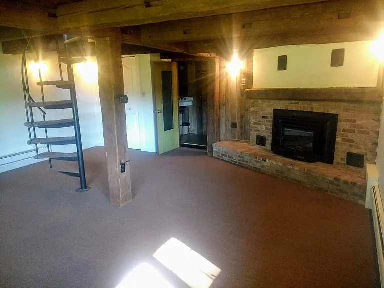 190 Goeltz Rd — Photo 7